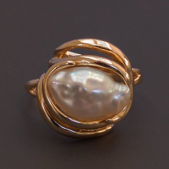 Vintage 14k Gold Sculptural Swirl Ring with Baroque Freshwater Pearl — Size 6.75 - Picture 7 of 14